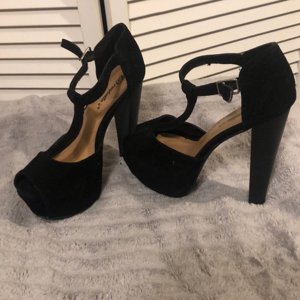 High heels - Picture 2 of 3
